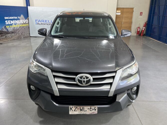 TOYOTA FORTUNER SR5 2.8 AT 4X4 DSL SW E5 / KZWL-64