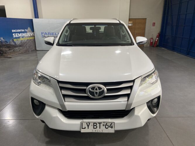 TOYOTA FORTUNER SR5 2.8 MT 4X4 DSL SW EV / LYBT-64