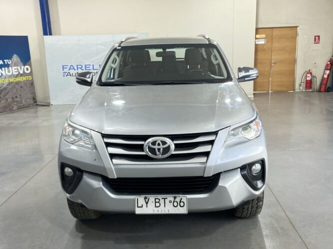 TOYOTA FORTUNER SR5 2.8 MT 4X4 DSL SW EV / LYBT-66